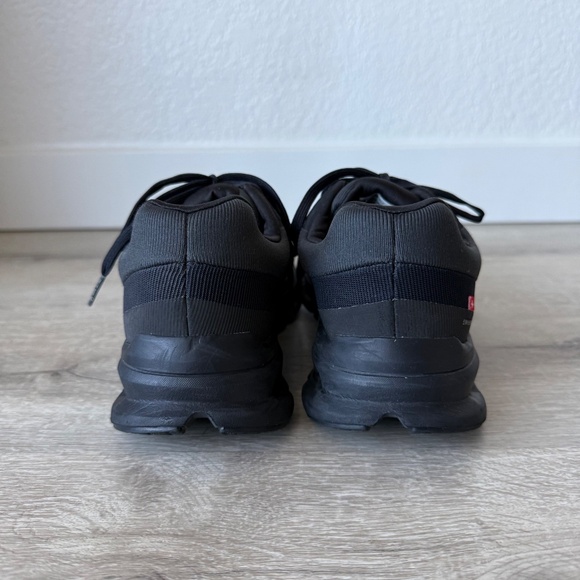 ON Women’s CLOUDRUNNER Black Waterprroof Running Shoe Size 7 - Picture 4 of 11